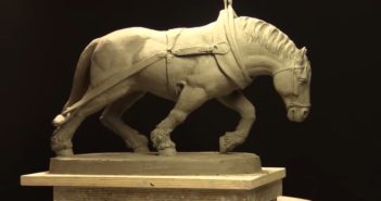 Escultura de caballo de tiro